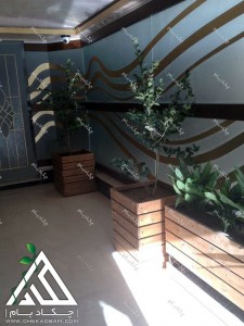 فلاورباکس گلدان چوبی داخلی لابی ساختمان مسکونی کامرانیه تهران گل های آگلونما و درختچه یاس هلندی