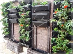 فلاورباکس های دیواری و آبنما و کاشت گیاه در پروژه محوطه سازی حیاط  ولیعصر